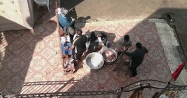 بالصور.. بلدية المحلة يذبح عجلا لـ"فك النحس"