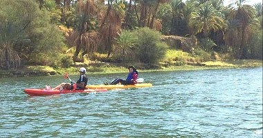 بالصور.. شابان وفتاة يطلقان مبادرة لزيارة أسوان و الأقصر بقوارب "الكاياك"