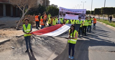 بالصور.. مسيرة بأعلام مصر لتحفيز شباب العاشر على المشاركة فى الخدمة العامة