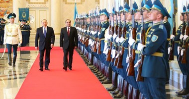 رئيس كازخستان يستقبل السيسى ويصطحبه فى جولة بالقصر الرئاسى