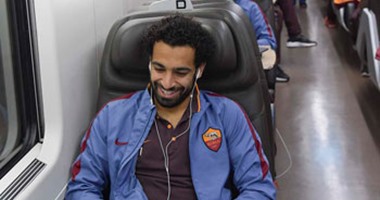 بالصور.. ابتسامة محمد صلاح تزين رحلة نجوم روما لمواجهة إمبولى