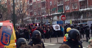 الشرطة الإسبانية تتصدى لغضب جماهير الريال ضد بيريز