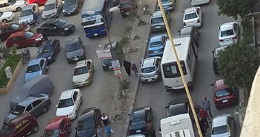 توقف حركة المرور بسبب كسر ماسورة مياه بشارع محى الدين أبو العز بالدقى