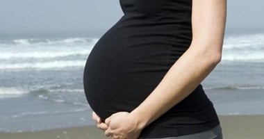 علامات الولادة الطبيعية أهمها وجع الضهر ونزول مياه الجنين