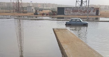 صحافة المواطن..كسر بماسورة مياه يتسبب فى غرق المجاورة ٤٩ بالعاشر من رمضان