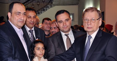 السفير الروسى يفتتح "أرض الأحباب" لـ أحمد بيومى