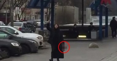 بالفيديو والصور.. مسلمة "مختلة" تقطع رأس طفلة وتطوف بها شوارع روسيا