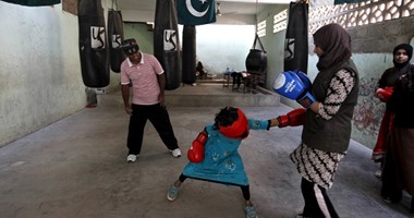 البنات فى باكستان .. أول نادى رياضى لتعليم الباكستانيات فنون الملاكمة