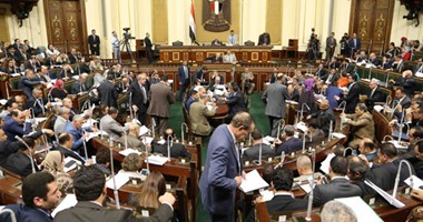 رئيس البرلمان للنائبة نشوى الديب: أوعى تمشى .. ولأخرى: "أحنا فى عرض صوت"