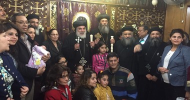 بالصور.. رهبان الأنبا أنطونيوس يحتفلون بترقية زميلهم مطرانًا للقدس