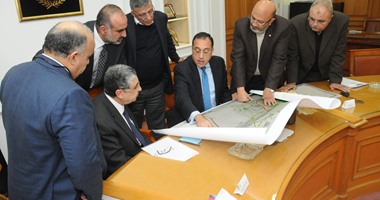 وزيرا "الإسكان" و"الكهرباء" يتابعان توصيل المرافق للعاصمة الإدارية الجديدة