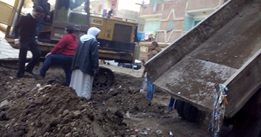 حى بولاق الدكرور يصادر معدات ويوقف أعمال حفر مخالفة