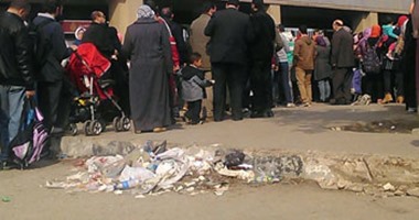قارئ يشكو من سوء التنظيم وتراكم القمامة بمعرض القاهرة الدولى للكتاب