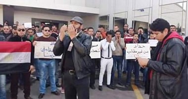 صحافة المواطن:وقفة للعاملين بـ"الطرق والكبارى" تضامنا مع شهيدى حادث الدائرى