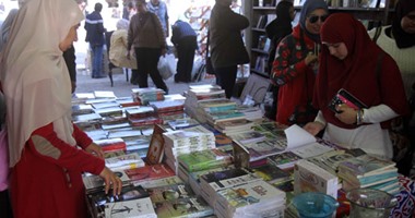 تكريم أسر شهداء الشرطة فى معرض القاهرة للكتاب