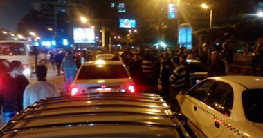 صحافة المواطن:  قارئ يشارك بصور لوقفة سائقى التاكسى الأبيض