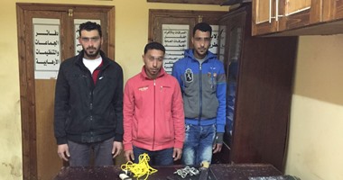 بالصور.. 3 عاطلين يختطفون شابا لمساومة والدته على 2000 جنيه بالإسكندرية