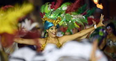إبداع راقصات السالسا فى كرنفال أوروجواى