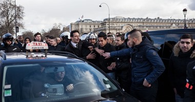 سائقو السيارات السياحية يهددون حكومة فرنسا بموجة من العنف وإضرام النيران