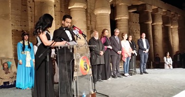 الفيلم المغربى "مسافة ميل بحذائى" يفوز بجائزة الجد الذهبى فى مهرجان الأقصر