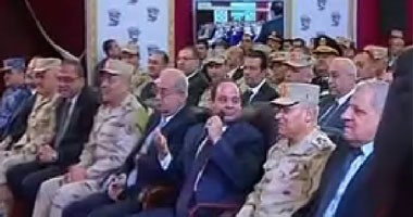 السيسى يطالب بإصلاح مهبط طائرات بمطار القاهرة فى شهر واحد