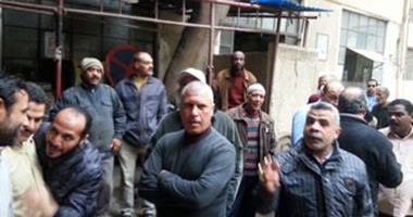 عمال "سجاد دمنهور" يعاودون إضرابهم عن العمل للمطالبة بتحسين أوضاعهم