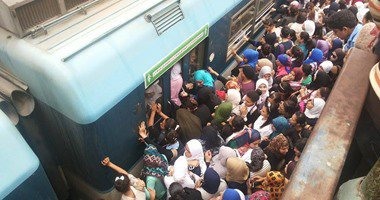 صحافة مواطن.. تكدس قطارات مترو الأنفاق بعد عودة حركة السير لطبيعتها