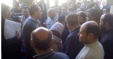 إضراب محامين بمحكمة شبين القناطر عن العمل بسبب تأخر قاضٍ فى نظر القضايا