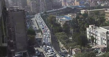 "مرور القاهرة": رفع حطام حادث تصادم بكوبرى أكتوبر وإعادة تسيير الحركة