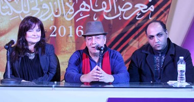 فى رحاب الأبنودى.. وائل السمرى: على المسئولين أن يخجلوا لعدم وجود قصائد الأبنودى بمناهج التعليم.. وحسين حمودة: الخال اهتم بقضايا الفقراء.. ومحمد البلشى: تاريخ طويل من المعاناة والصبر