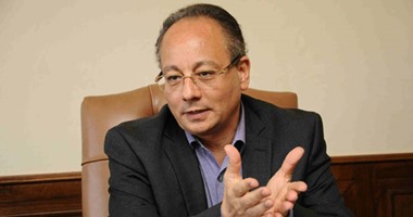 عماد جاد: السادات ومبارك لم يصفا مصر بالديمقراطية المدنية مثلما فعل السيسى