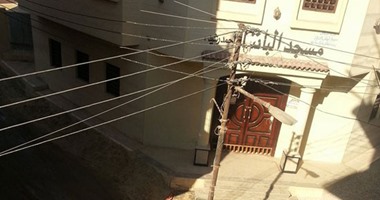 "صحافة المواطن"..عامود إنارة بمنتصف شارع رئيسى يهدد حياة المواطنين بالشرقية