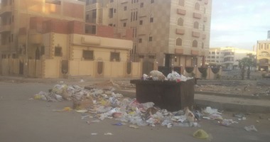 صحافة المواطن.. قارئ يشكوى من تراكم القمامة بشوارع مدينة العبور