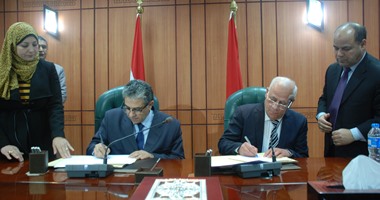 وزير البيئة يشهد توقيع عقد تدوير 500 طن مخلفات يومياً ببورسعيد