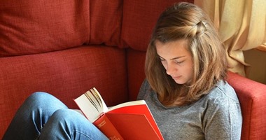 لو بتحس بالممل أثناء القراءة.. تعرف على 12 نصيحة تجعل الكتاب رفيقك اليومى