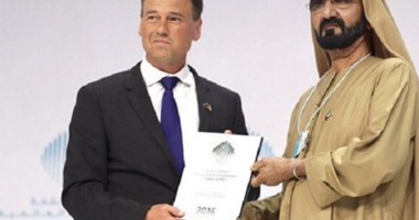 محمد بن راشد يسلم جائزة أفضل وزير فى العالم لوزير البيئة الأسترالى