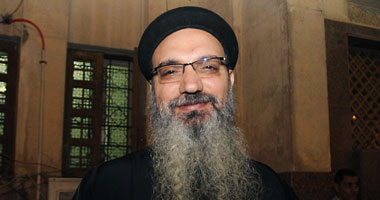 الكنيسة: كاهننا بلندن ملتزم بتحركات الخارجية المصرية بقضية "حبيب المصرى"