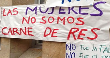 عشرات الفتيات يتظاهرن بـ"التنورة" للتنديد بالعنف الجنسى فى كولومبيا