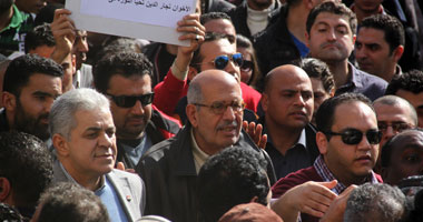 بالصور.. "البرادعى وحمدين" يقودان مسيرة مصطفى محمود إلى ميدان التحرير