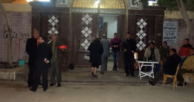 بالصور.. المسلمون يقدمون الهدايا للأقباط فى أعياد الميلاد