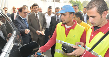 "البترول" تبدأ تفعيل الكروت الذكية بـ413 محطة على مستوى الجمهورية