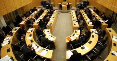 البرلمان القبرصى يصادق على زيادة ضريبة الشركات