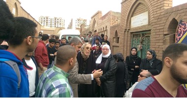 بالصور.. انتهاء مراسم دفن جثمان يارا طارق فى مقابر الوفاء والأمل بمدينة نصر
