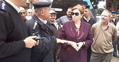 نائبة محافظ الإسكندرية تتفقد إزالة إشغالات الطريق بباكوس