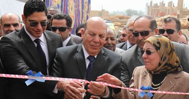 وزيرا التنمية والقوى العاملة يفتتحان قرية نجع الدير بسوهاج بعد إعمارها