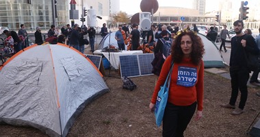 عشرات الإسرائيليين يعتصمون بتل أبيب ضد حكومة نتنياهو