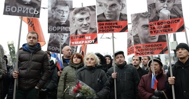 بالصور.. 50 ألف روسى ينظمون مسيرة للعزاء فى المعارض "بوريس نيمتسوف"
