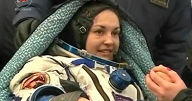 إلينا سيروفا أول امرأة روسية تعيش على متن محطة الفضاء الدولية.. رائدة الفضاء تعود مع زميليها سالمين إلى الأرض بعد ستة أشهر قضوها فى الفضاء