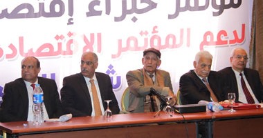 تيار الاستقلال يطبع أعلام مصر لتوزيعها فى الميادين لدعم المؤتمر الاقتصادى