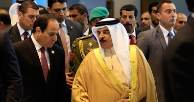 الرئيس لعاهل البحرين:استقرار المملكة جزء لا يتجزأ من الأمن القومى المصرى